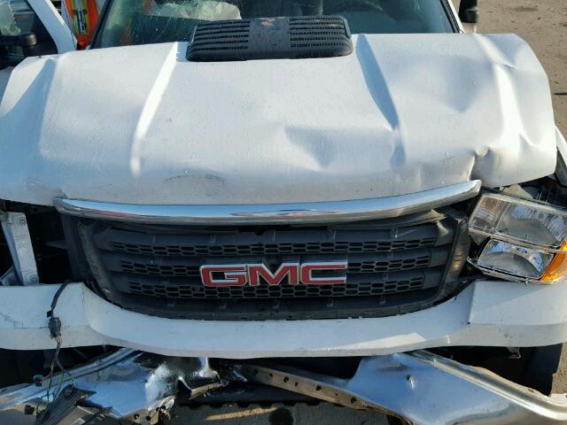 1GT21ZCG9DZ169826 - 2013 GMC SIERRA C25 WHITE photo 7