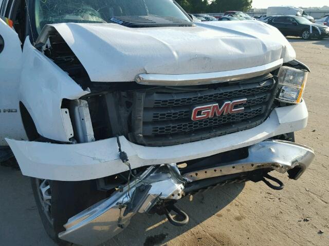 1GT21ZCG9DZ169826 - 2013 GMC SIERRA C25 WHITE photo 9