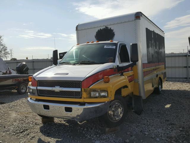 1GBE5C1225F502235 - 2005 CHEVROLET C5500 YELLOW photo 2