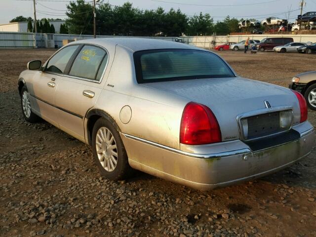 1LNHM82W23Y638257 - 2003 LINCOLN TOWN CAR S SILVER photo 3