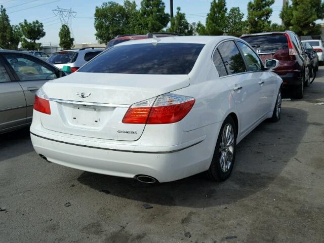 KMHGC4DE5BU120290 - 2011 HYUNDAI GENESIS WHITE photo 4