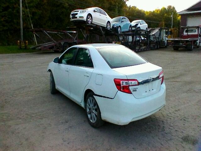 4T4BF1FK6DR304682 - 2013 TOYOTA CAMRY WHITE photo 3