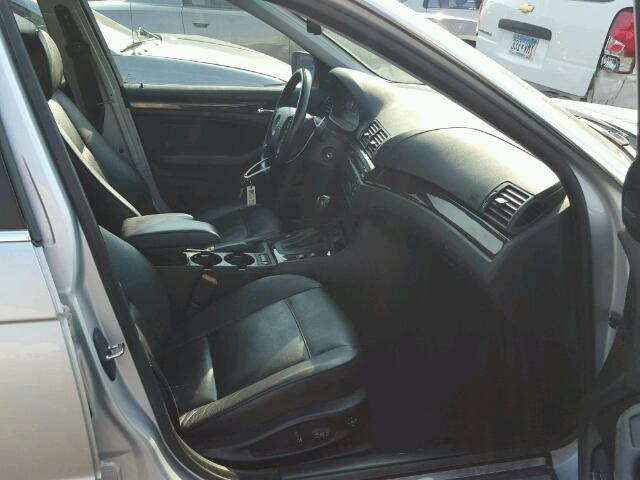 WBAEW53405PN38063 - 2005 BMW 330XI Argent photo 5