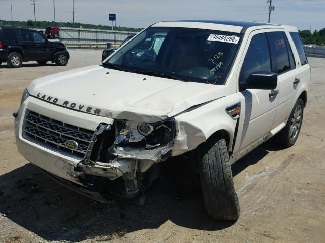 SALFT24N38H097509 - 2008 LAND ROVER LR2 HSE TE WHITE photo 2