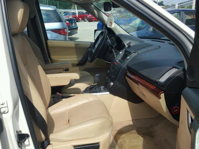 SALFT24N38H097509 - 2008 LAND ROVER LR2 HSE TE WHITE photo 5