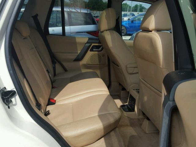 SALFT24N38H097509 - 2008 LAND ROVER LR2 HSE TE WHITE photo 6
