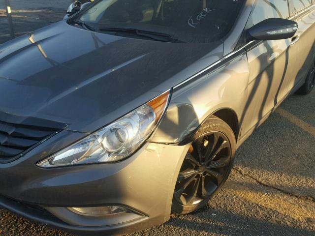 5NPEC4AB6DH660749 - 2013 HYUNDAI SONATA GRAY photo 9