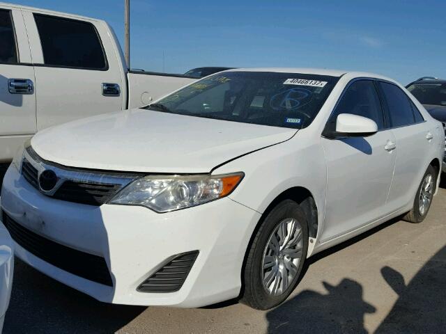 4T4BF1FK4CR218236 - 2012 TOYOTA CAMRY BASE WHITE photo 2