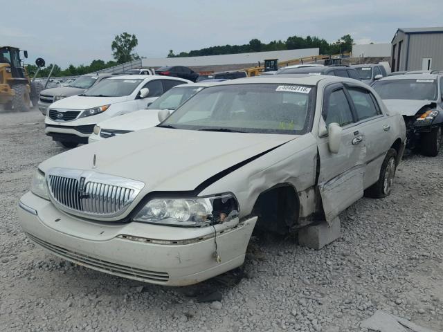 1LNHM82V96Y605431 - 2006 LINCOLN TOWN CAR S WHITE photo 2