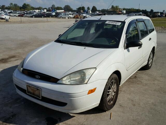 1FAFP36392W159811 - 2002 FORD FOCUS SE WHITE photo 2