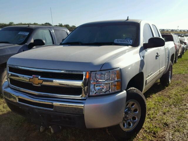 1GCRCREAXBZ382170 - 2011 CHEVROLET SILVERADO SILVER photo 2