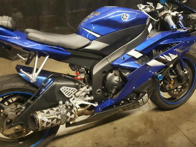 JYARJ12E66A001915 - 2006 YAMAHA YZFR6 L BLUE photo 9