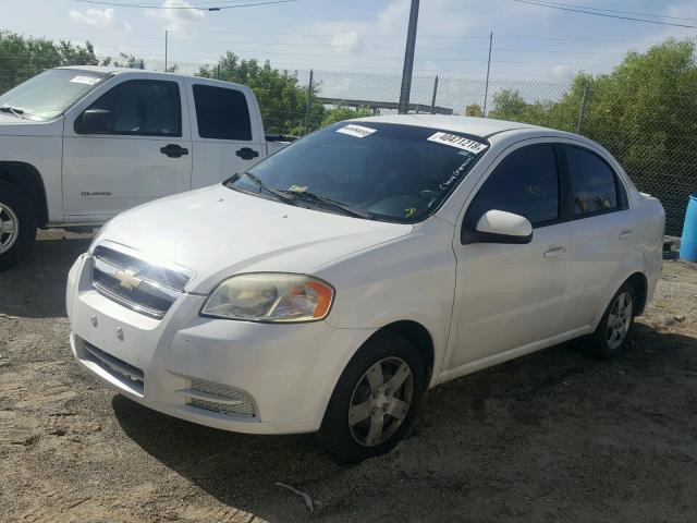 KL1TD5DE7AB079829 - 2010 CHEVROLET AVEO LS WHITE photo 2