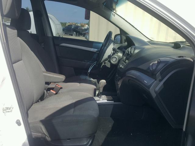 KL1TD5DE7AB079829 - 2010 CHEVROLET AVEO LS WHITE photo 5