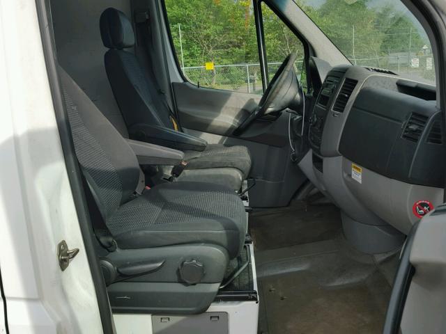 WDYPE745275151082 - 2007 FREIGHTLINER SPRINTER 2 WHITE photo 5