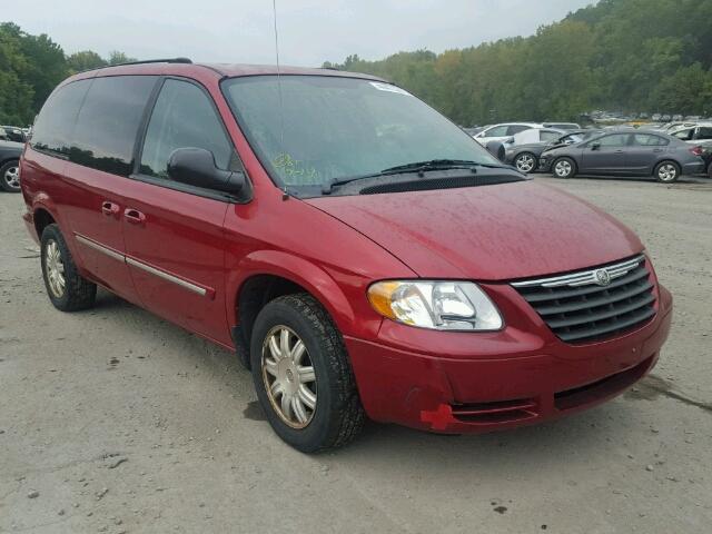 2C4GP54L65R440538 - 2005 CHRYSLER TOWN & COU RED photo 1