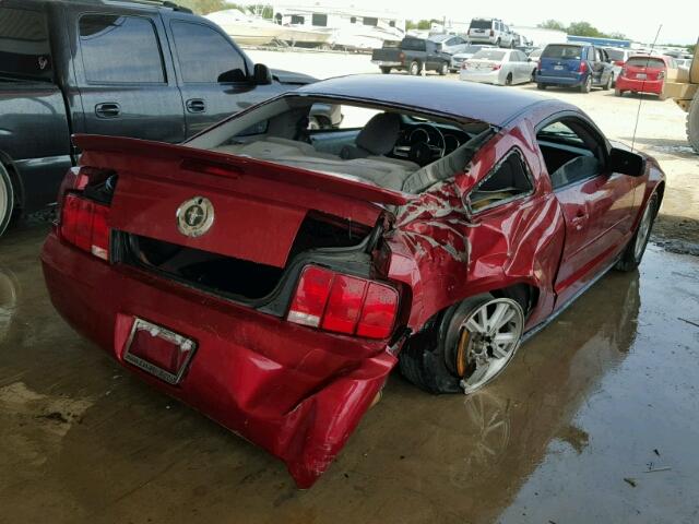 1ZVFT80N975296514 - 2007 FORD MUSTANG MAROON photo 4