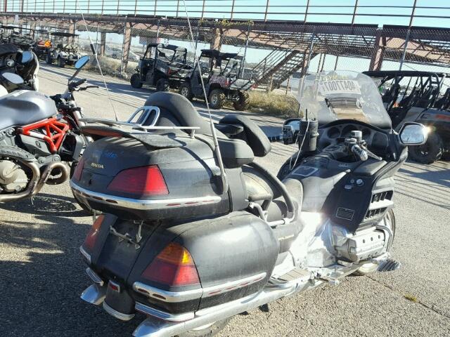 1HFSC47012A102245 - 2002 HONDA GL1800 BLACK photo 4