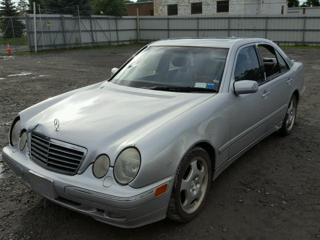 WDBJF70J11X049204 - 2001 MERCEDES-BENZ E 430 SILVER photo 2