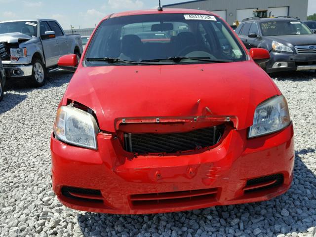 KL1TD56E09B356961 - 2009 CHEVROLET AVEO LS RED photo 9