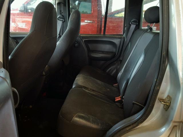 1J4GK38K23W548075 - 2003 JEEP LIBERTY RE SILVER photo 6