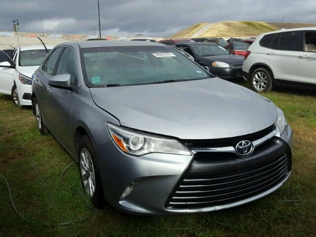 4T1BF1FK4FU935833 - 2015 TOYOTA CAMRY LE 灰色 照片 1