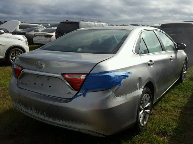 4T1BF1FK4FU935833 - 2015 TOYOTA CAMRY LE 灰色 照片 4