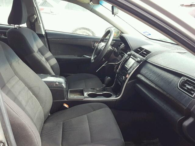 4T1BF1FK4FU935833 - 2015 TOYOTA CAMRY LE 灰色 照片 5