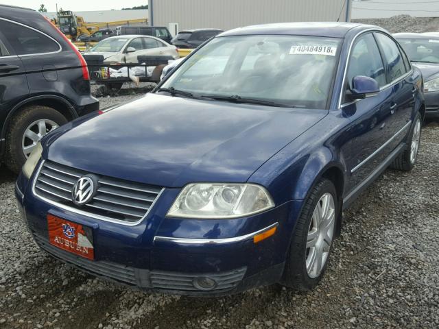 WVWRU63B75P005724 - 2005 VOLKSWAGEN PASSAT GLX BLUE photo 2