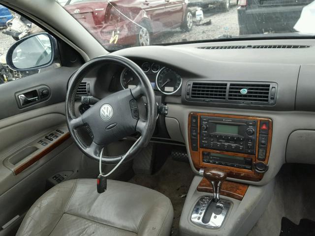 WVWRU63B75P005724 - 2005 VOLKSWAGEN PASSAT GLX BLUE photo 9