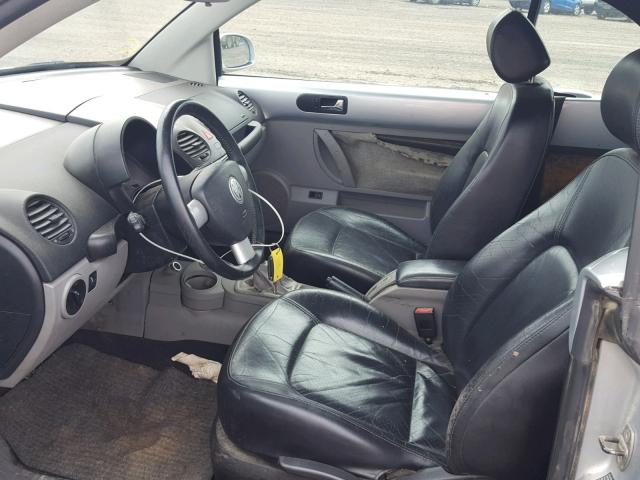 3VWCM31Y24M324185 - 2004 VOLKSWAGEN NEW BEETLE 银色 照片 5