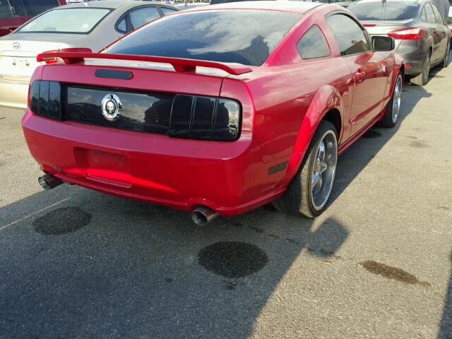 1ZVFT82H255115595 - 2005 FORD MUSTANG GT RED photo 4