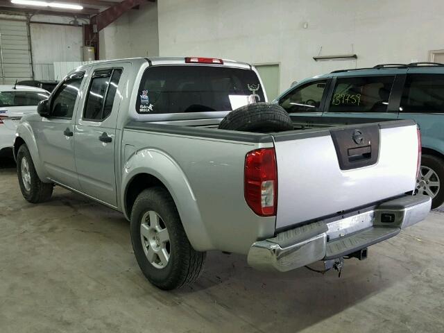 1N6AD07U26C433521 - 2006 NISSAN FRONTIER C SILVER photo 3