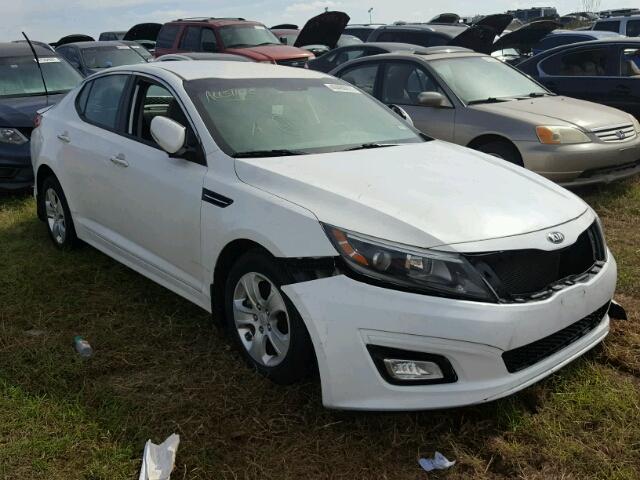 KNAGM4A79F5557875 - 2015 KIA OPTIMA WHITE photo 1