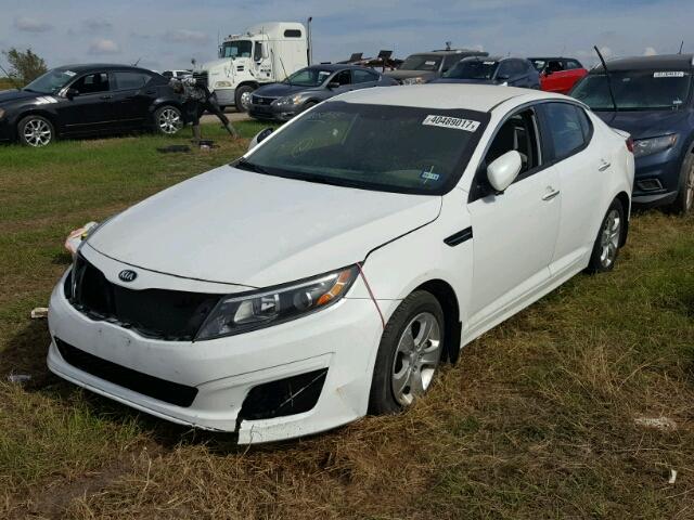 KNAGM4A79F5557875 - 2015 KIA OPTIMA WHITE photo 2