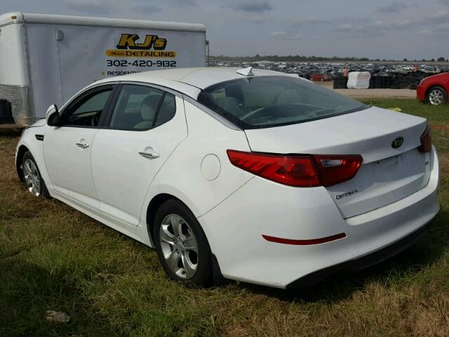 KNAGM4A79F5557875 - 2015 KIA OPTIMA WHITE photo 3