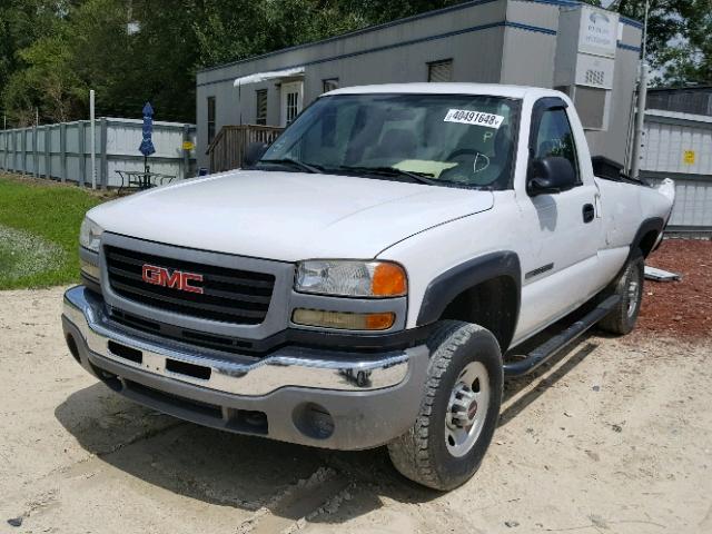 1GTHC24U76E179345 - 2006 GMC SIERRA C25 WHITE photo 2