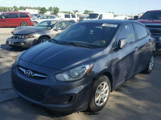 KMHCT4AEXDU286696 - 2013 HYUNDAI ACCENT GLS CHARCOAL photo 2