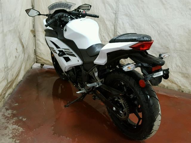 JKAEX8A11HDA31377 - 2017 KAWASAKI EX300 A WHITE photo 3