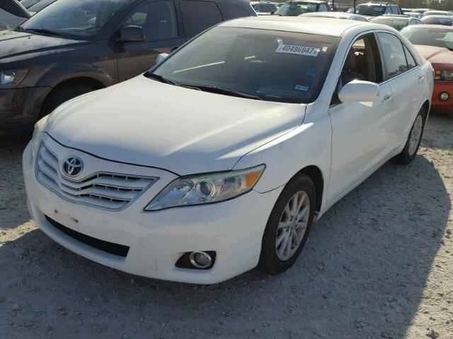 4T4BF3EK1AR052607 - 2010 TOYOTA CAMRY BASE WHITE photo 2