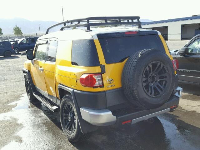 JTEZU11FX70007113 - 2007 TOYOTA FJ CRUISER YELLOW photo 3