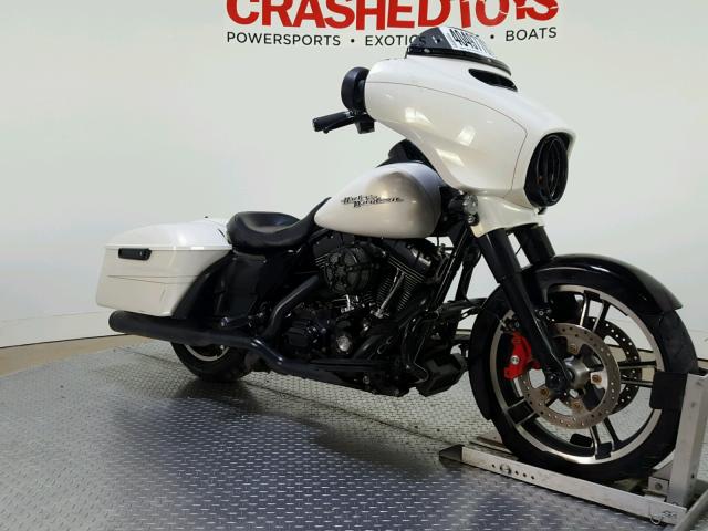 1HD1KRM13FB609536 - 2015 HARLEY-DAVIDSON FLHXS STRE WHITE photo 2