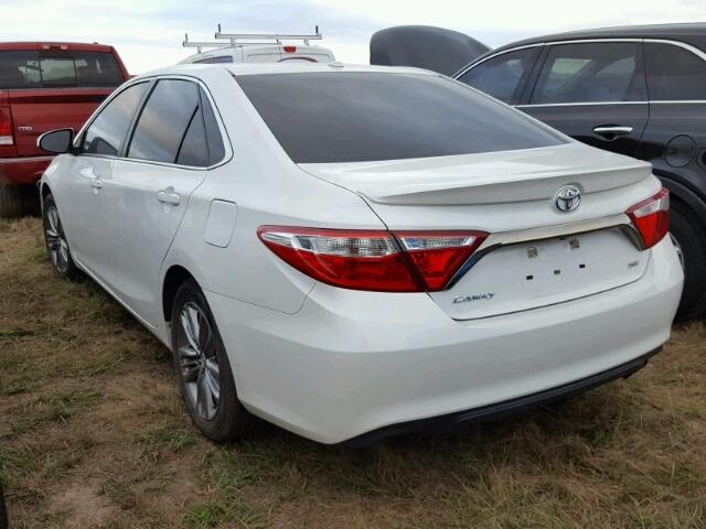 4T1BF1FKXFU484536 - 2015 TOYOTA CAMRY LE WHITE photo 3