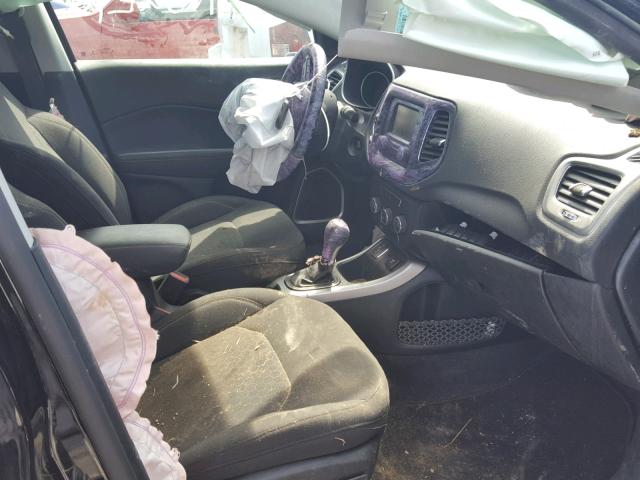 3C4NJCAB7JT124288 - 2018 JEEP COMPASS SP BLACK photo 5