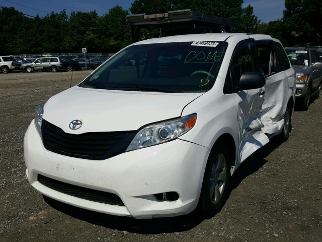 5TDZK3DC2ES483650 - 2014 TOYOTA SIENNA BAS WHITE photo 2