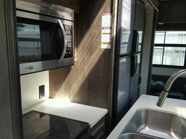 4YDF30526JA741211 - 2018 KEYSTONE MONTANA TAN photo 6