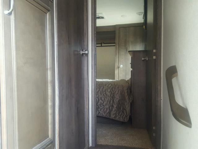 4YDF37923JA741170 - 2018 KEYSTONE MONTANA TAN photo 5