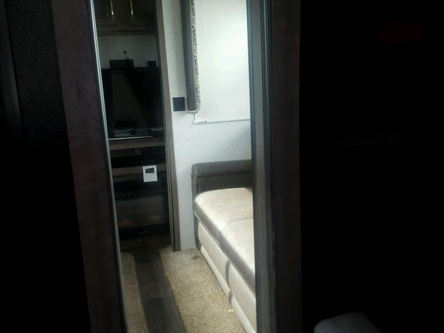 4YDF37923JA741170 - 2018 KEYSTONE MONTANA TAN photo 6