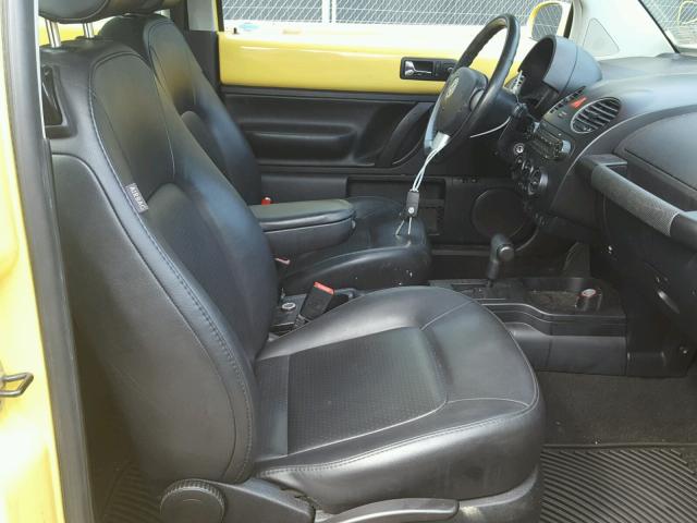 3VWPW31CX9M511861 - 2009 VOLKSWAGEN NEW BEETLE 黄色 照片 5