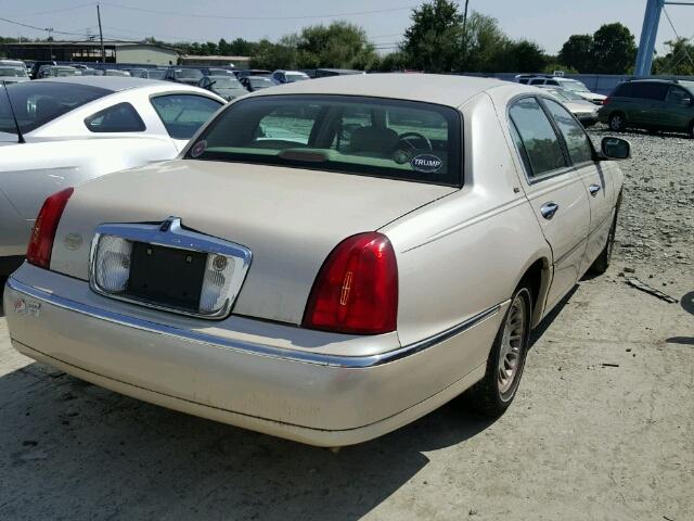 1LNHM83W31Y719182 - 2001 LINCOLN TOWN CAR C WHITE photo 4